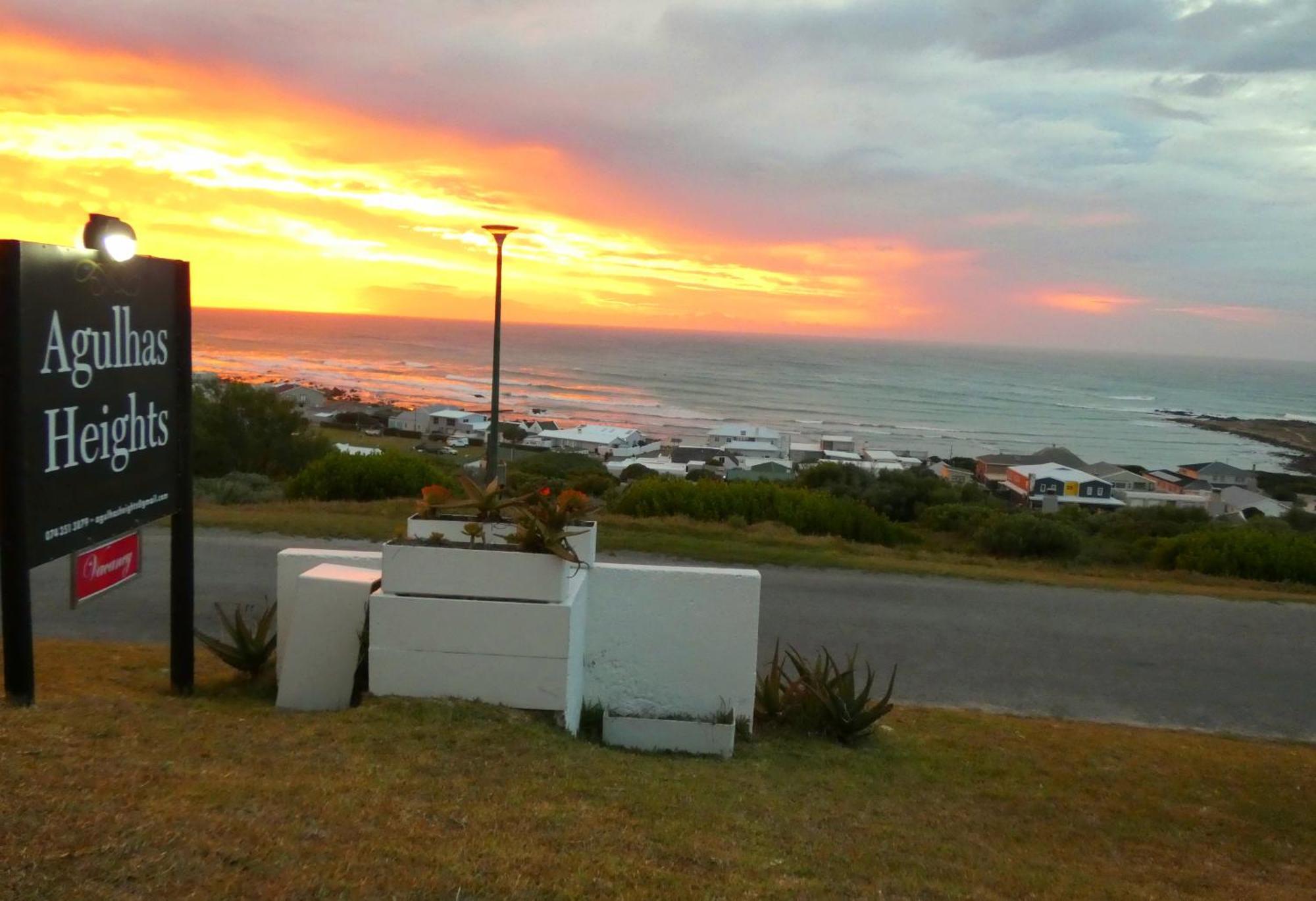 Agulhas Heights Self-Catering Cottages エクステリア 写真